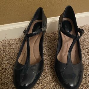Giani Bernini Black & navy T-Strap Heels